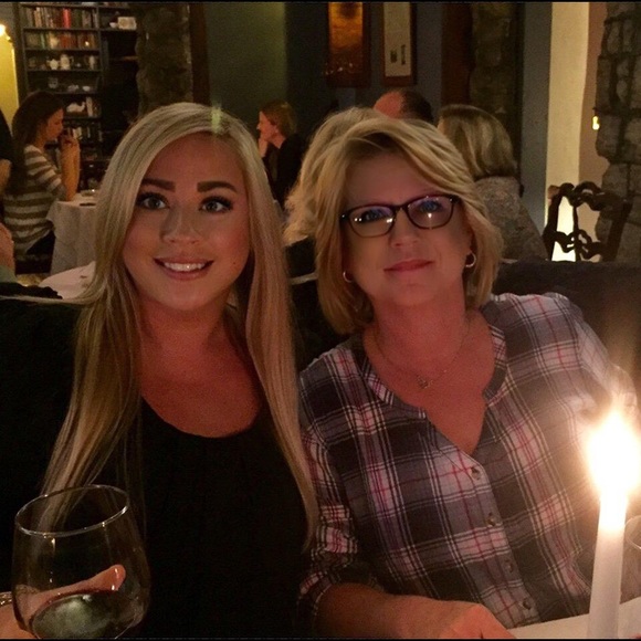 Meet your Posher, Erin - Picture 3 of 5